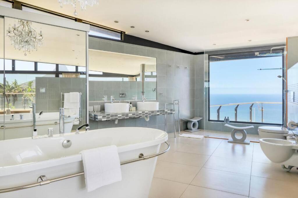Sol Camps Bay - Family With 360 Views *